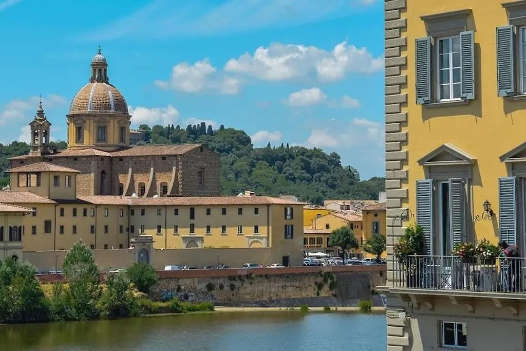 Ur-Nest Window On Arno Apartment Florence Italy